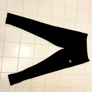 I am selling black leggings